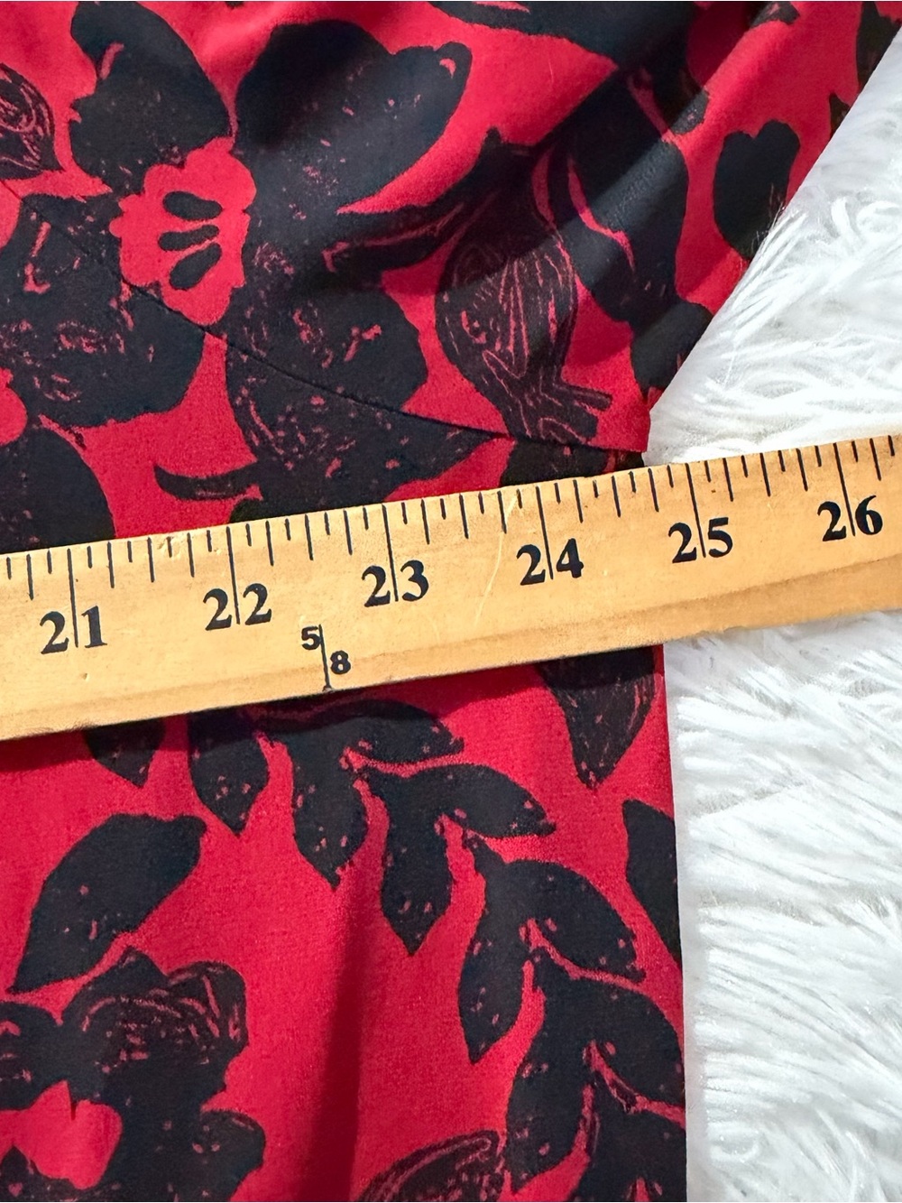 Susan Graver Womens XL Liquid Knit Floral Top Red Black 3/4 Sleeve Office Career - Picture 4 of 7